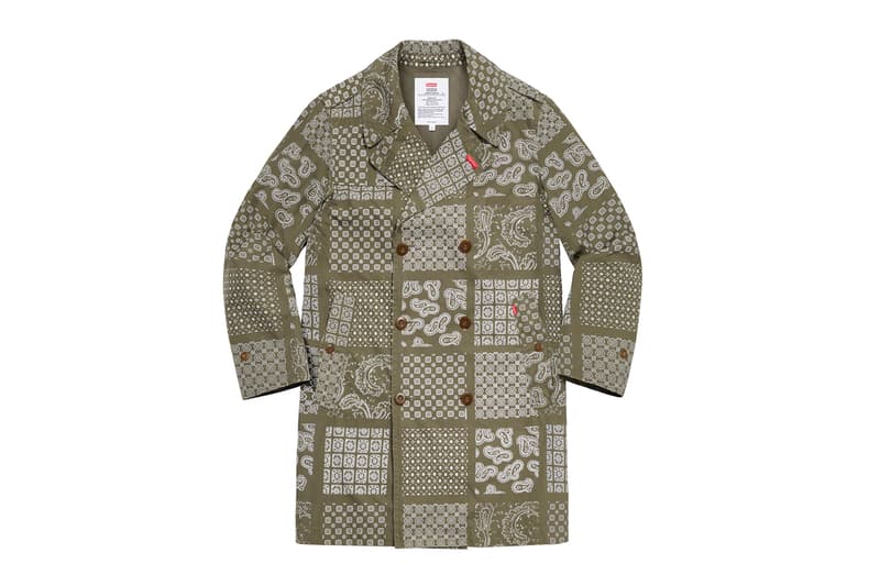 シュプリーム Supreme 2020年春夏コレクション ジャケット まず注目したいのが、2010年になくなった伝説のグラフティアーティスト<a href="https://hypebeast.com/jp/tags/rammellzee">Rammellzee</a>(ラメルジー)の作品をフィーチャーした、GORE-TEX(ゴアテックス)素材のアノラックパーカ。全面にプリントが施されているため、着るアート作品とも言える佇まいに仕上がっている。定番となっている老舗モーターサイクルレザーメーカー〈VANSON(バンソン)〉に別注したジャケットも2タイプ登場。レザーのレーシングジャケットは、グリーン/レッドのカラーリングが目を引く。素材にパンチングレザーを使用しているため、春夏らしく軽やかな着心地を提供。コーデュラ素材のジャケットはブラックカラーのボディに、カラフルなレタリングのパッチが全面に施され、ポップな印象に。過去のNBAコラボを彷彿させるMLBとチームアップした〈New Era®(ニューエラ)〉製のバーシティジャケットは、全チームのパッチが左前見頃に配されたクレイジーな仕上がりになっている。その他にも、〈Schott(ショット)〉別注のスエードジャケットや、〈Loro Piana(ロロ・ピアーナ)〉の素材を使用したスーツなど、大人らしいアイテムも展開され、ストリートだけでなく、様々なシチュエーションでの着用を想定した充実のラインアップに。
