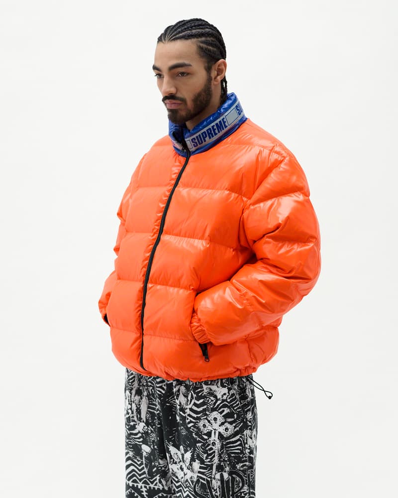 Supreme 2020年春夏コレクション ルックブック 今季も〈Supreme〉ならではのカラフルな色使い/グラフィック使いが映えるアイテムが多数ラインアップするが、トレンド感のあるバンダナ柄のチェスターコートやテーラリングのセットアップが2020年春夏シーズンを象徴する。また、今シーズンは、Rammellzee(ラメルジー)のペインティングを大々的にフィーチャーし、GORE-TEXを用いたアノラック、パンツ、キャップが登場。その他にも、MLBとチームアップし、ニューヨーク・ヤンキースを筆頭に各チームのワッペンを無数に貼り付けた〈New Era®(ニューエラ)〉製のバーシティジャケット、Pamela Hanson(パメラ・ハンソン)の撮影したアイコニックなNaomi Campbell(ナオミ・キャンベル)のポートレート写真を大胆に用いたクルーネック、〈Supreme〉の2001年カレンダーにも使用されたJamil GS(ジャミル・GS)撮影による1枚を大胆にプリントしたアイテム、お馴染み〈VANSON(バンソン)〉とのコラボジャケット2型などなど、数多くのプロダクトが目を引く。