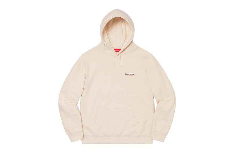 シュプリーム Supreme 2020年春夏コレクション スウェット 他カテゴリーと同様に、Rammellzee(ラメルジー)、Daniel Johnston(ダニエル・ジョンストン)、Keegan Dakkar(キーガン・ダッカー)といったアーティストの作品、〈Supreme〉の2001年カレンダーに使用されたJamil GS(ジャミル・GS)撮影による写真、アイコニックなNaomi Campbell(ナオミ・キャンベル)のポートレート写真にMark Gonzales(マーク・ゴンザレス)のドローイングをあしらったクルーネックといったコラボピースがラインアップ。そして、注目の今季のボックスロゴアイテムは、同系色の特殊な加工が施されたクルーネックがスタンバイする。