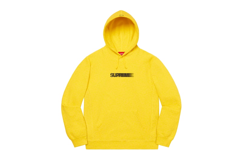シュプリーム Supreme 2020年春夏コレクション スウェット 他カテゴリーと同様に、Rammellzee（ラメルジー）、Daniel Johnston（ダニエル・ジョンストン）、Keegan Dakkar（キーガン・ダッカー）といったアーティストの作品、〈Supreme〉の2001年カレンダーに使用されたJamil GS（ジャミル・GS）撮影による写真、アイコニックなNaomi Campbell（ナオミ・キャンベル）のポートレート写真にMark Gonzales（マーク・ゴンザレス）のドローイングをあしらったクルーネックといったコラボピースがラインアップ。そして、注目の今季のボックスロゴアイテムは、同系色の特殊な加工が施されたクルーネックがスタンバイする。