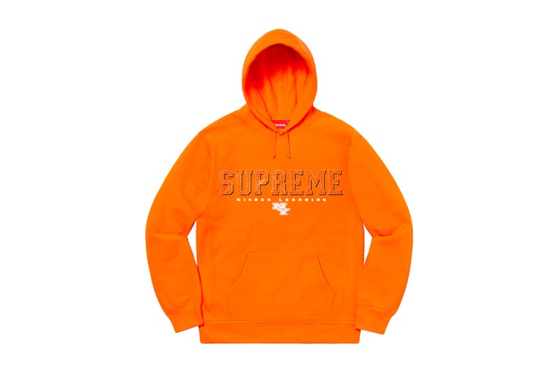シュプリーム Supreme 2020年春夏コレクション スウェット 他カテゴリーと同様に、Rammellzee(ラメルジー)、Daniel Johnston(ダニエル・ジョンストン)、Keegan Dakkar(キーガン・ダッカー)といったアーティストの作品、〈Supreme〉の2001年カレンダーに使用されたJamil GS(ジャミル・GS)撮影による写真、アイコニックなNaomi Campbell(ナオミ・キャンベル)のポートレート写真にMark Gonzales(マーク・ゴンザレス)のドローイングをあしらったクルーネックといったコラボピースがラインアップ。そして、注目の今季のボックスロゴアイテムは、同系色の特殊な加工が施されたクルーネックがスタンバイする。