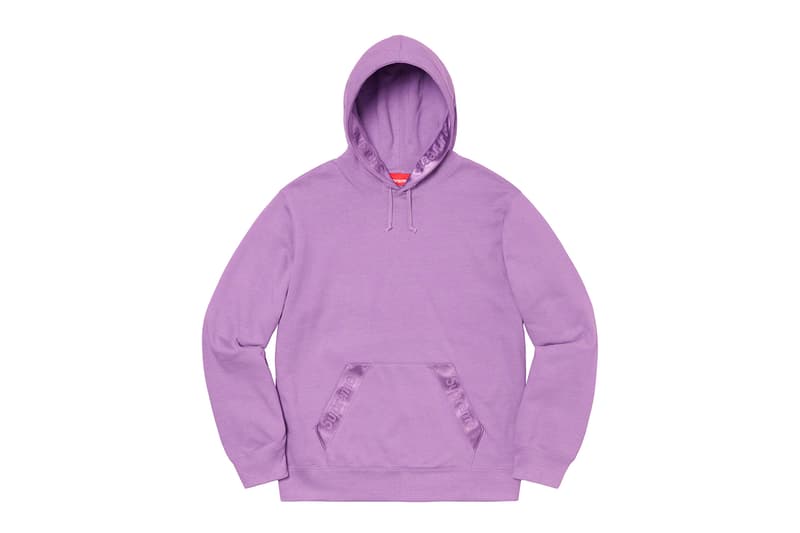 シュプリーム Supreme 2020年春夏コレクション スウェット 他カテゴリーと同様に、Rammellzee(ラメルジー)、Daniel Johnston(ダニエル・ジョンストン)、Keegan Dakkar(キーガン・ダッカー)といったアーティストの作品、〈Supreme〉の2001年カレンダーに使用されたJamil GS(ジャミル・GS)撮影による写真、アイコニックなNaomi Campbell(ナオミ・キャンベル)のポートレート写真にMark Gonzales(マーク・ゴンザレス)のドローイングをあしらったクルーネックといったコラボピースがラインアップ。そして、注目の今季のボックスロゴアイテムは、同系色の特殊な加工が施されたクルーネックがスタンバイする。
