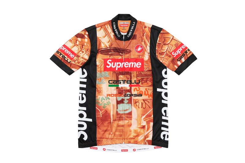 シュプリーム Supreme 2020年春夏コレクション トップス 2019年9月に亡くなったアメリカ人アーティスト Daniel Johnston（ダニエル・ジョンストン）のイラストが全面にプリントされた半袖シャツは、トップスの中では今季を象徴するアイテムといえる。グランジムーブメントにも多大な影響を与えた彼にオマージュを捧げたプロダクトはファンならずとも手に入れておきたいところ。Che Guevara（チェ・ゲバラ）のイラストが全面に配されたシャツや、ブルーのカラーが印象的なキューバシャツなど、キューバに関連したアイテムも登場。タトゥーアーティスト、Keegan Dakkar（キーガン・ダッカー）の作品がプリントされたバスケットボール・ジャージーもユニークな仕上がり。その他にもカラフルな切り替えが施されたラガーシャツや、ニューヨークの街並みが編み込まれたニットなど、〈Supreme〉らしい独自の解釈が施されたアイテムが揃う。