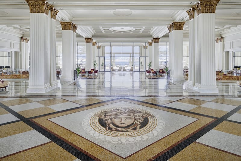 Versace が新型コロナウイルスの救済活動を支援するために1,500万円以上を寄付