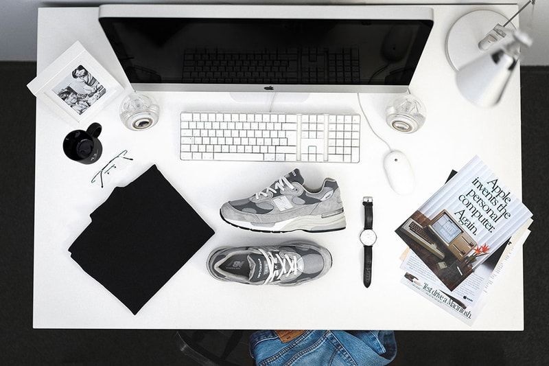 New Balance 992の復刻版が 43einhalb のエディトリアルに登場 43einhalb steve jobs apple new balance 992 one more thing editorial grey tan release date info photos price