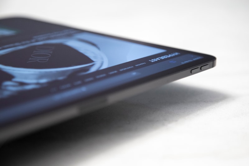 アップルの新型 iPad Proにクローズアップ アイパッド Apple iPad Pro 12.9" Tablet Closer Look PC Laptop Replacement