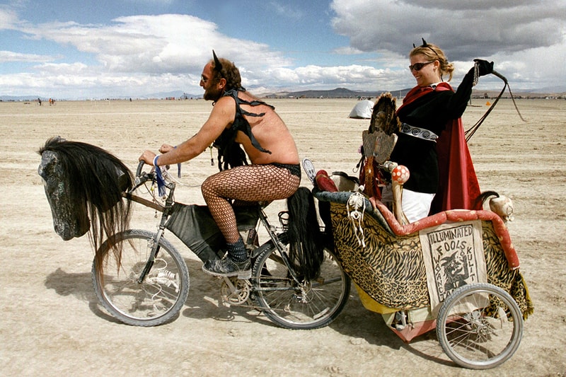 世界最大アート・音楽フェス Burning Man 2020年は予定通り開催 burning man art festival nevada black rock desert city events shows coronavirus outbreak pandemic 