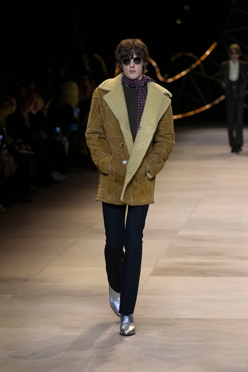 セリーヌ 2020年秋冬コレクション CELINE Fall/Winter 2020 Runway Collection Cesar Compression Project Crystals Jewelry Necklaces Pins Cuffs Vests Shirts Capes Hats Pants Ruffles Gingham Fur