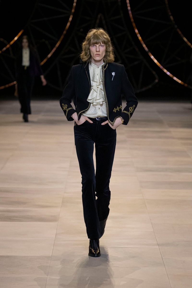 セリーヌ 2020年秋冬コレクション CELINE Fall/Winter 2020 Runway Collection Cesar Compression Project Crystals Jewelry Necklaces Pins Cuffs Vests Shirts Capes Hats Pants Ruffles Gingham Fur