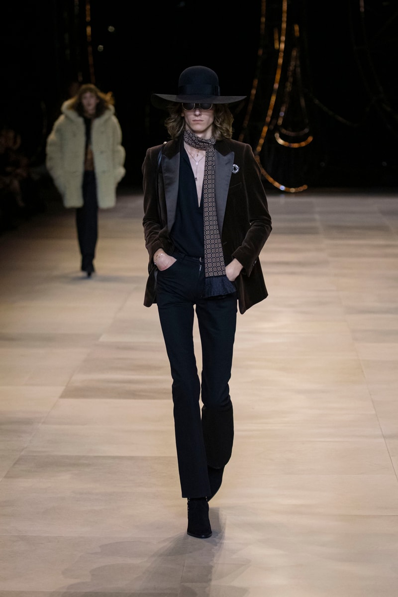 セリーヌ 2020年秋冬コレクション CELINE Fall/Winter 2020 Runway Collection Cesar Compression Project Crystals Jewelry Necklaces Pins Cuffs Vests Shirts Capes Hats Pants Ruffles Gingham Fur