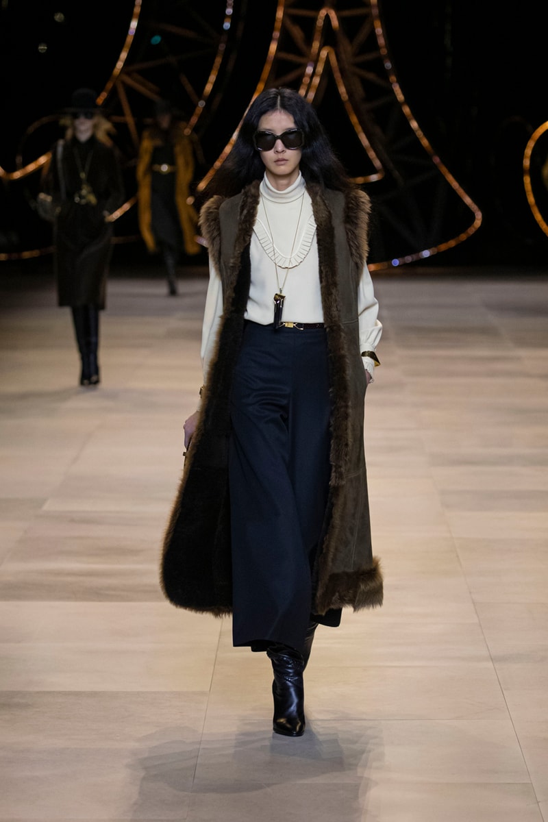 セリーヌ 2020年秋冬コレクション CELINE Fall/Winter 2020 Runway Collection Cesar Compression Project Crystals Jewelry Necklaces Pins Cuffs Vests Shirts Capes Hats Pants Ruffles Gingham Fur