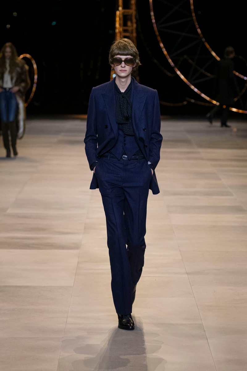 セリーヌ 2020年秋冬コレクション CELINE Fall/Winter 2020 Runway Collection Cesar Compression Project Crystals Jewelry Necklaces Pins Cuffs Vests Shirts Capes Hats Pants Ruffles Gingham Fur