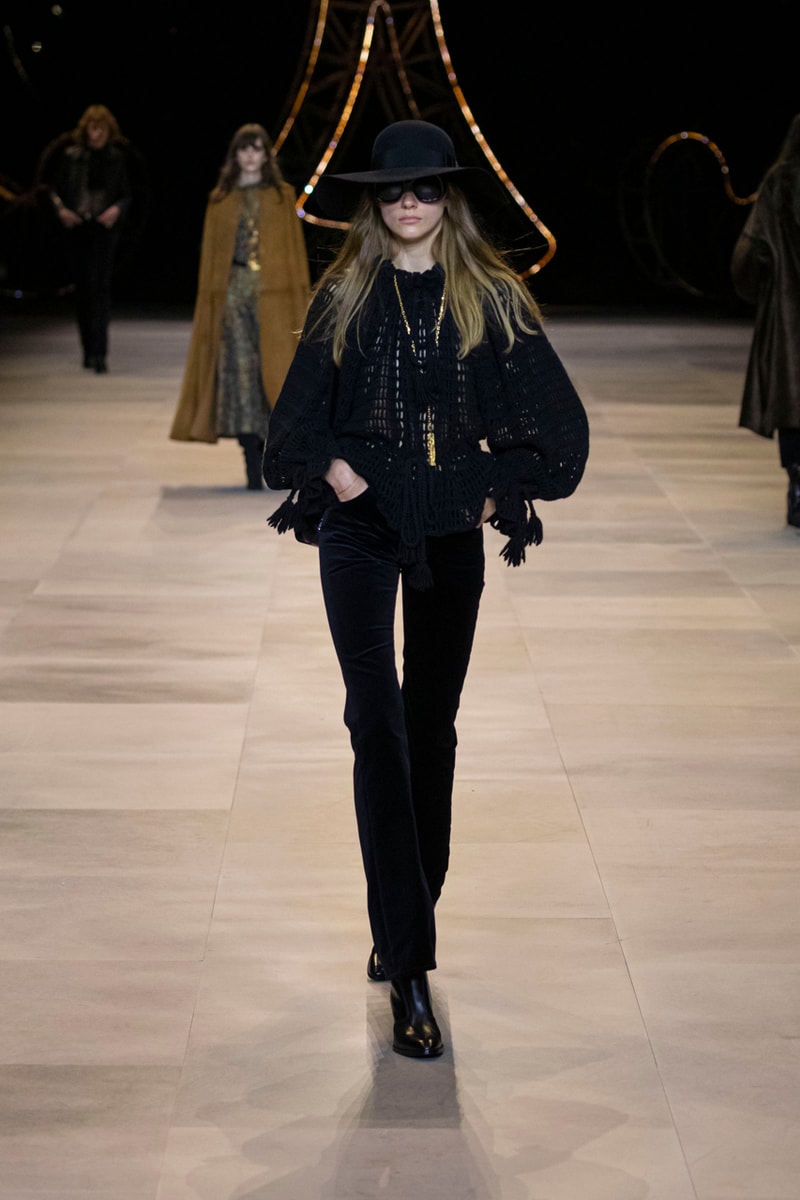 セリーヌ 2020年秋冬コレクション CELINE Fall/Winter 2020 Runway Collection Cesar Compression Project Crystals Jewelry Necklaces Pins Cuffs Vests Shirts Capes Hats Pants Ruffles Gingham Fur
