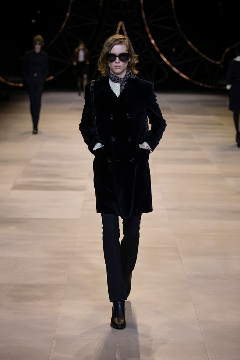 セリーヌ 2020年秋冬コレクション CELINE Fall/Winter 2020 Runway Collection Cesar Compression Project Crystals Jewelry Necklaces Pins Cuffs Vests Shirts Capes Hats Pants Ruffles Gingham Fur 