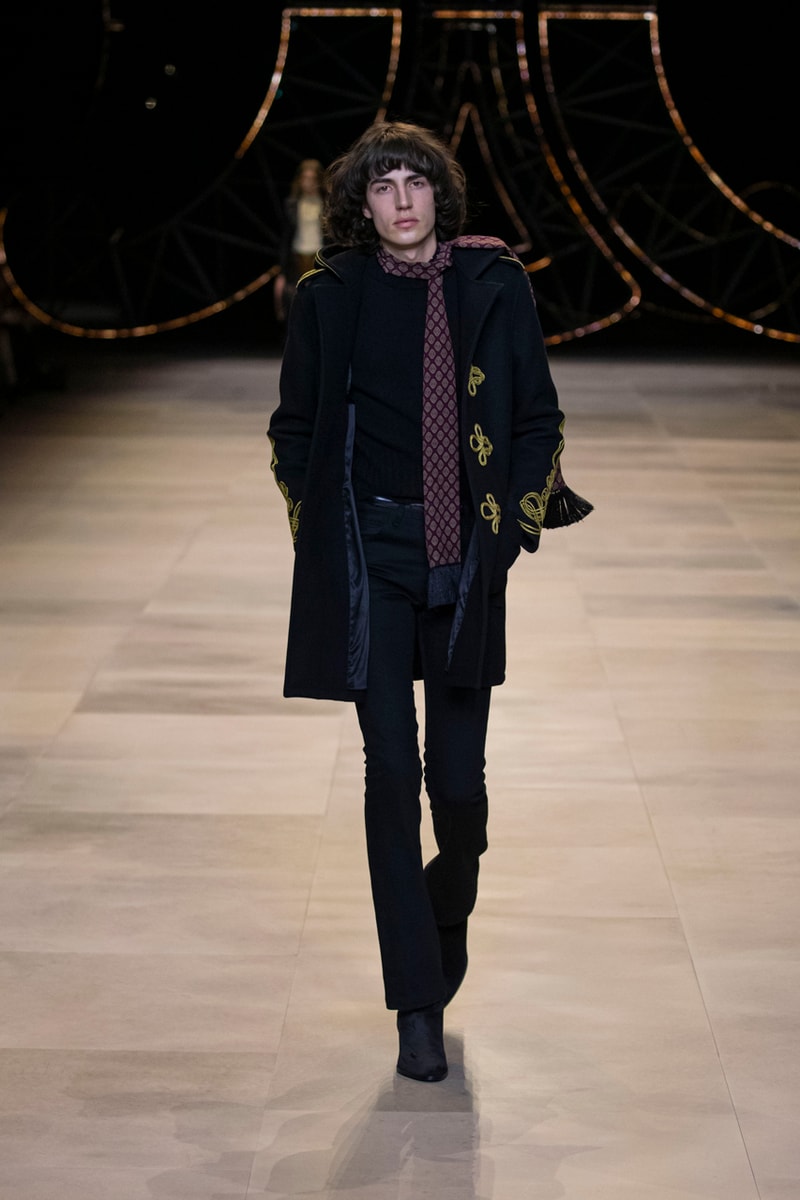セリーヌ 2020年秋冬コレクション CELINE Fall/Winter 2020 Runway Collection Cesar Compression Project Crystals Jewelry Necklaces Pins Cuffs Vests Shirts Capes Hats Pants Ruffles Gingham Fur
