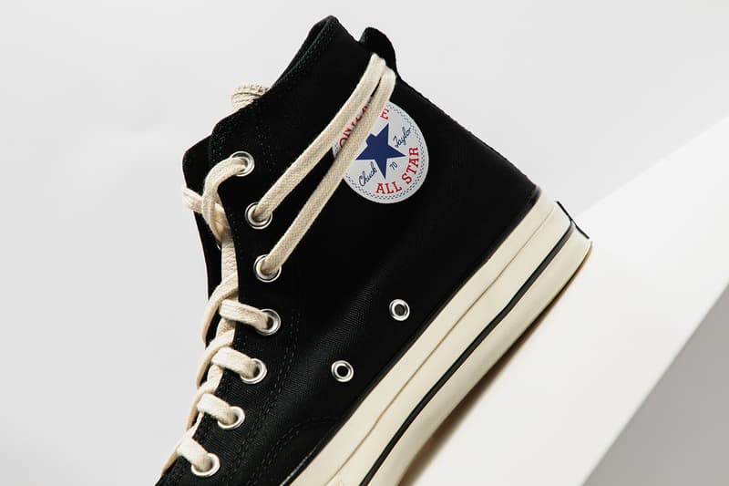 フィアオブゴッド エッセンシャルズ x コンバースのChuck 70にクローズアップ Fear of God Essentials x Converse Chuck 70 “Black/Egret” “Ivory/Black”  Release Information Closer Look Editorial HYPEBEAST Footwear Drops Images Jerry Lorenzo FOG 