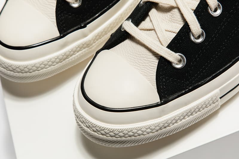 フィアオブゴッド エッセンシャルズ x コンバースのChuck 70にクローズアップ Fear of God Essentials x Converse Chuck 70 “Black/Egret” “Ivory/Black” Release Information Closer Look Editorial HYPEBEAST Footwear Drops Images Jerry Lorenzo FOG