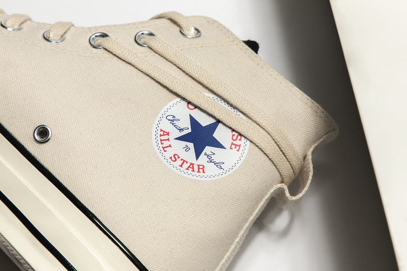 フィアオブゴッド エッセンシャルズ x コンバースのChuck 70にクローズアップ Fear of God Essentials x Converse Chuck 70 “Black/Egret” “Ivory/Black” Release Information Closer Look Editorial HYPEBEAST Footwear Drops Images Jerry Lorenzo FOG