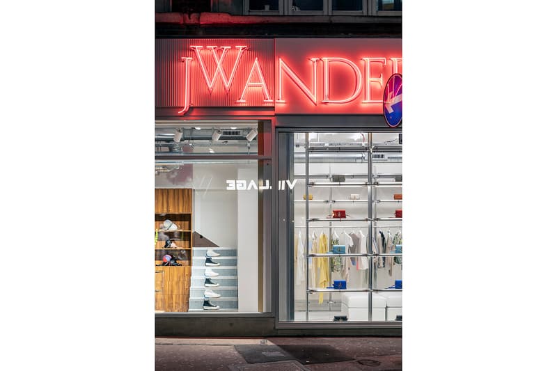 JW ANDERSON がロンドン・ソーホー地区に旗艦店をオープン JW Anderson Launches Soho London Flagship Store Menswear Womenswear Moncler Genius Line Jonathan Anderson Converse Design Brewer Street Wardour Street Neons Anchors