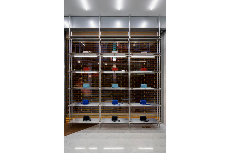 JW ANDERSON がロンドン・ソーホー地区に旗艦店をオープン JW Anderson Launches Soho London Flagship Store Menswear Womenswear Moncler Genius Line Jonathan Anderson Converse Design Brewer Street Wardour Street Neons Anchors