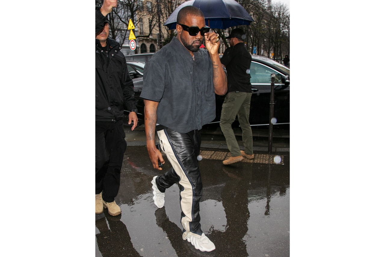 カニエ・ウェストが噂のイージー 451をお披露目 Kanye West がパリ・ファッションウィークにて噂の YEEZY 451 をお披露目 kanye west adidas yeezy 451 sneaker debut paris fashion week