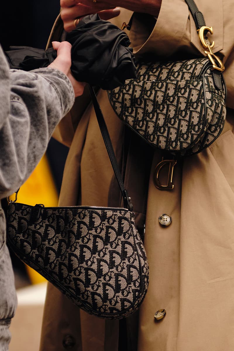 ストリートスタイル：2020年秋冬シーズンのパリ・ファッションウィーク ウィメンズ Streetstyle：Paris Fashion Week Fall/Winter 2020 Paris Fashion Week Fall/Winter 2020 Streetstyle Womenswear Looks HYPEBAE Spotted Bella Hadid Kaia Gerber Michéle Lamy Dior Maison Margiela Louis Vuitton Jordans LOEWE Rick Owens Alexa Chung