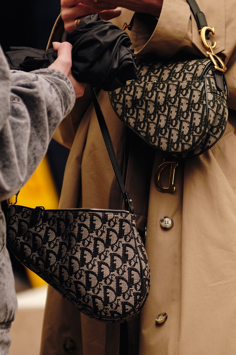 ストリートスタイル：2020年秋冬シーズンのパリ・ファッションウィーク ウィメンズ Streetstyle：Paris Fashion Week Fall/Winter 2020 Paris Fashion Week Fall/Winter 2020 Streetstyle Womenswear Looks HYPEBAE Spotted Bella Hadid Kaia Gerber Michéle Lamy Dior Maison Margiela Louis Vuitton Jordans LOEWE Rick Owens Alexa Chung