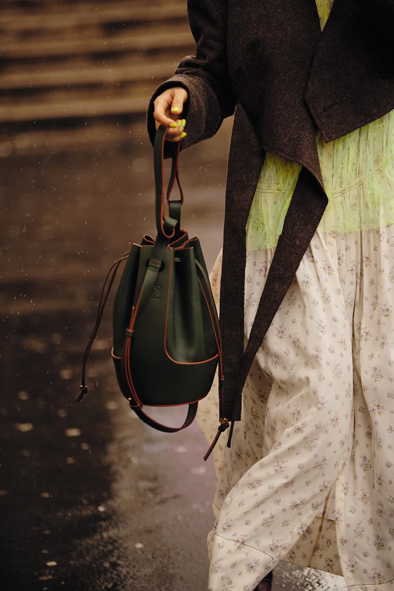 ストリートスタイル：2020年秋冬シーズンのパリ・ファッションウィーク ウィメンズ Streetstyle：Paris Fashion Week Fall/Winter 2020 Paris Fashion Week Fall/Winter 2020 Streetstyle Womenswear Looks HYPEBAE Spotted Bella Hadid Kaia Gerber Michéle Lamy Dior Maison Margiela Louis Vuitton Jordans LOEWE Rick Owens Alexa Chung