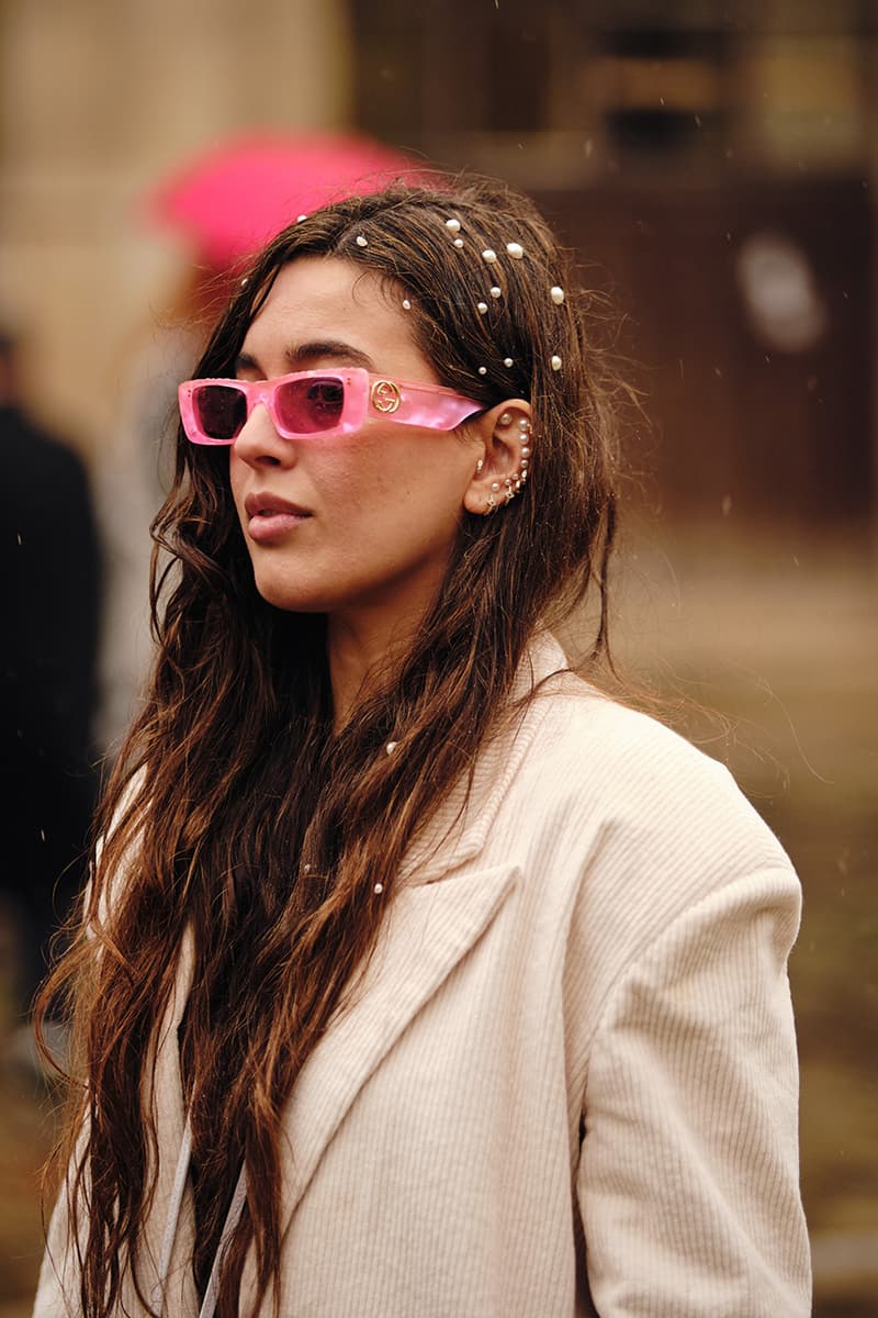 ストリートスタイル：2020年秋冬シーズンのパリ・ファッションウィーク ウィメンズ Streetstyle：Paris Fashion Week Fall/Winter 2020 Paris Fashion Week Fall/Winter 2020 Streetstyle Womenswear Looks HYPEBAE Spotted Bella Hadid Kaia Gerber Michéle Lamy Dior Maison Margiela Louis Vuitton Jordans LOEWE Rick Owens Alexa Chung