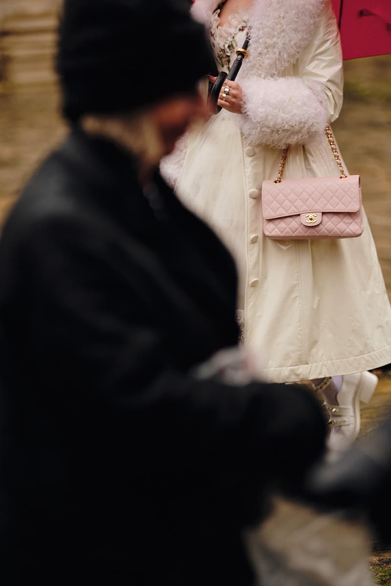 ストリートスタイル：2020年秋冬シーズンのパリ・ファッションウィーク ウィメンズ Streetstyle：Paris Fashion Week Fall/Winter 2020 Paris Fashion Week Fall/Winter 2020 Streetstyle Womenswear Looks HYPEBAE Spotted Bella Hadid Kaia Gerber Michéle Lamy Dior Maison Margiela Louis Vuitton Jordans LOEWE Rick Owens Alexa Chung