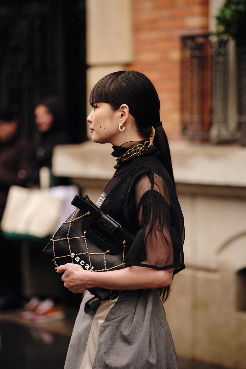 ストリートスタイル：2020年秋冬シーズンのパリ・ファッションウィーク ウィメンズ Streetstyle：Paris Fashion Week Fall/Winter 2020 Paris Fashion Week Fall/Winter 2020 Streetstyle Womenswear Looks HYPEBAE Spotted Bella Hadid Kaia Gerber Michéle Lamy Dior Maison Margiela Louis Vuitton Jordans LOEWE Rick Owens Alexa Chung