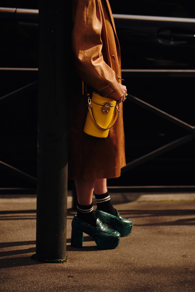 ストリートスタイル：2020年秋冬シーズンのパリ・ファッションウィーク ウィメンズ Streetstyle：Paris Fashion Week Fall/Winter 2020 Paris Fashion Week Fall/Winter 2020 Streetstyle Womenswear Looks HYPEBAE Spotted Bella Hadid Kaia Gerber Michéle Lamy Dior Maison Margiela Louis Vuitton Jordans LOEWE Rick Owens Alexa Chung