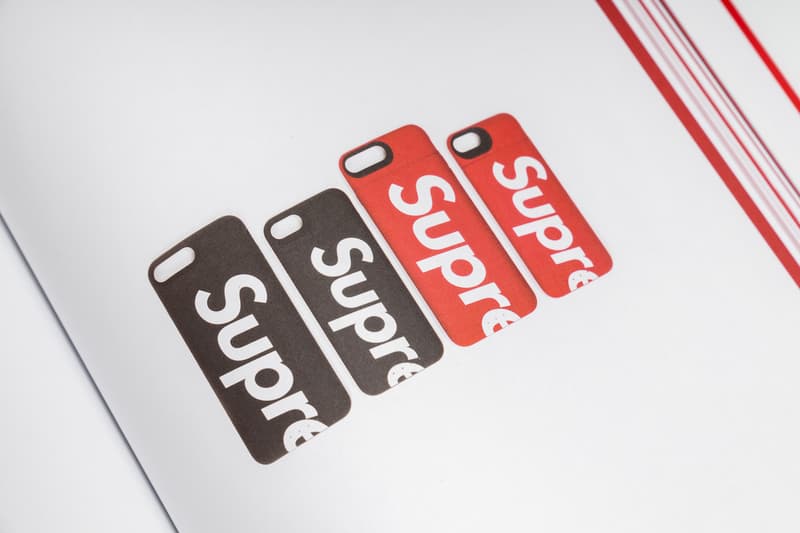 シュプリーム オブジェクト オリエンテッド Supreme のアクセサリーの歴史を網羅した書籍『Object Oriented』が刊行 'Object Oriented: An Anthology of Supreme Accessories from 1994-2018' Book Collector's Item Byron Hawes Catalogue Pictures 25 Year History Spanning Works New York Skateboarding Brand 