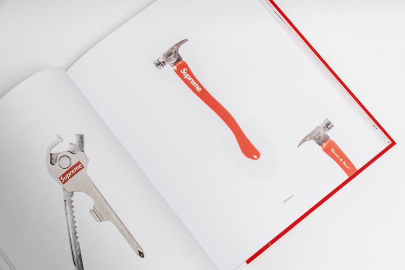 シュプリーム オブジェクト オリエンテッド Supreme のアクセサリーの歴史を網羅した書籍『Object Oriented』が刊行 'Object Oriented: An Anthology of Supreme Accessories from 1994-2018' Book Collector's Item Byron Hawes Catalogue Pictures 25 Year History Spanning Works New York Skateboarding Brand