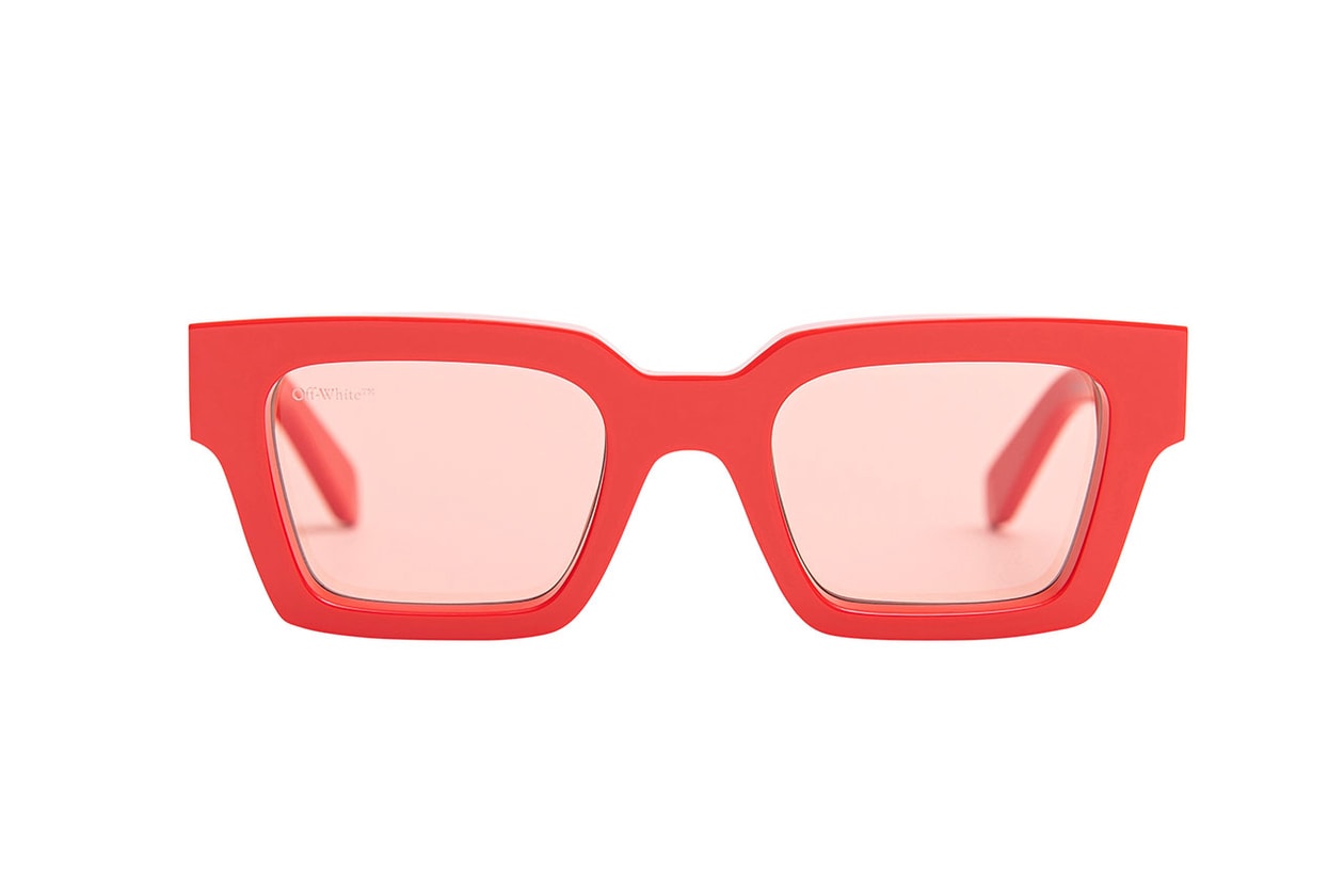 ユルゲン・テラーが撮り下ろしたオフホワイトのバッグとアイウェアのキャンペーン