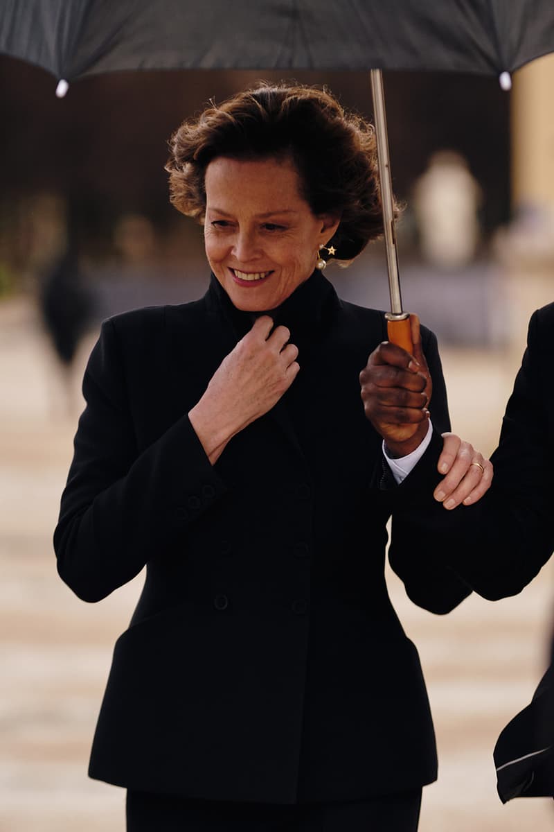 ストリートスタイル:2020年秋冬シーズンのパリ・ファッションウィーク ウィメンズ Streetstyle:Paris Fashion Week Fall/Winter 2020 Paris Fashion Week Fall/Winter 2020 Streetstyle Womenswear Looks HYPEBAE Spotted Bella Hadid Kaia Gerber Michéle Lamy Dior Maison Margiela Louis Vuitton Jordans LOEWE Rick Owens Alexa Chung
