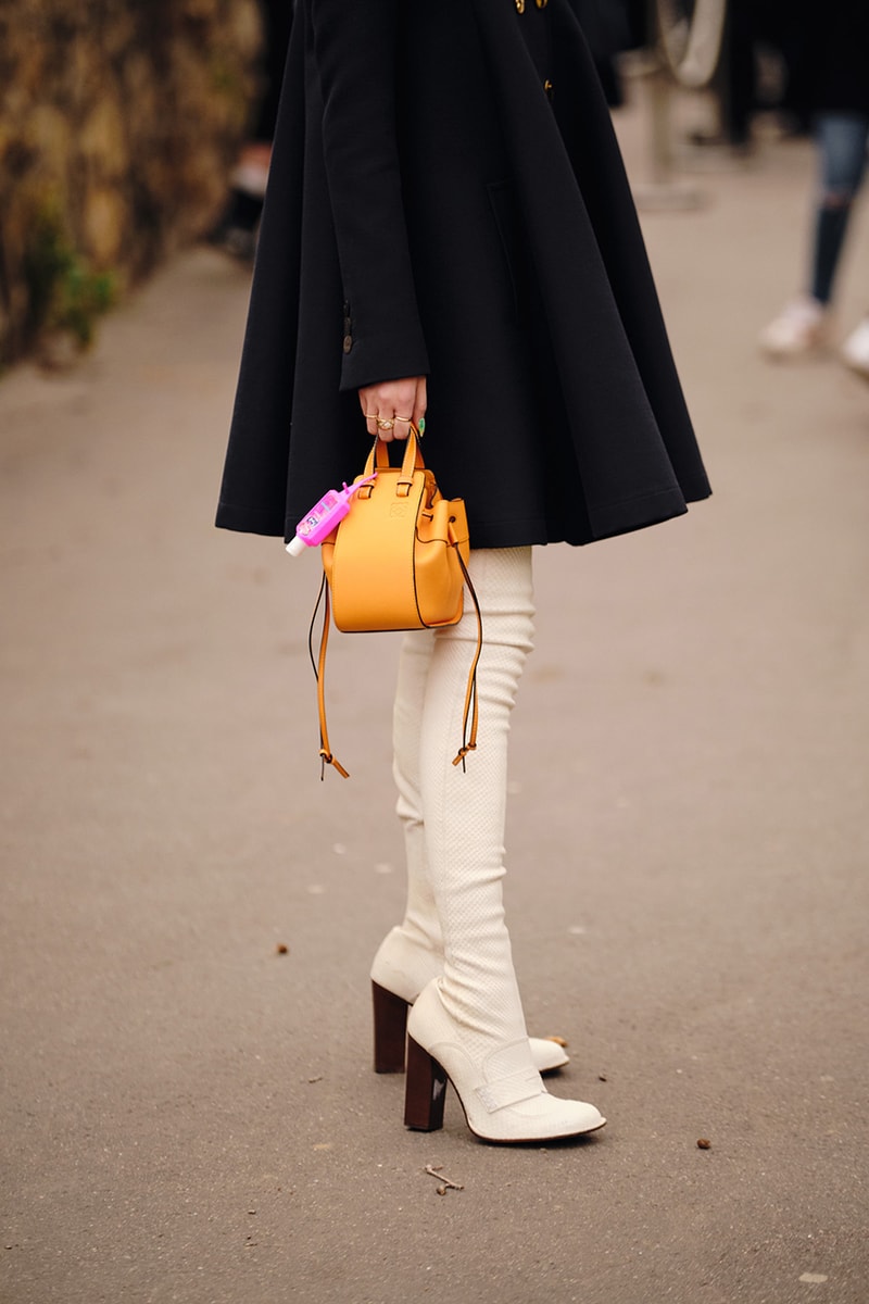 ストリートスタイル：2020年秋冬シーズンのパリ・ファッションウィーク ウィメンズ Streetstyle：Paris Fashion Week Fall/Winter 2020 Paris Fashion Week Fall/Winter 2020 Streetstyle Womenswear Looks HYPEBAE Spotted Bella Hadid Kaia Gerber Michéle Lamy Dior Maison Margiela Louis Vuitton Jordans LOEWE Rick Owens Alexa Chung