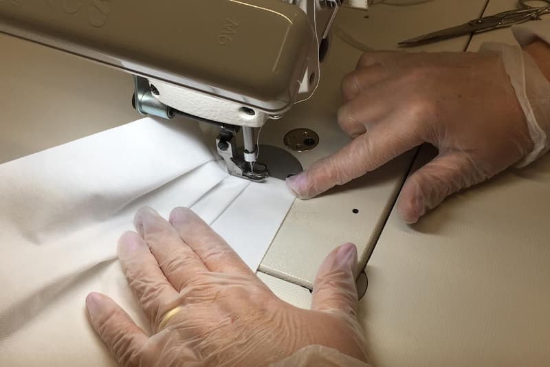 Prada が医療従事者に向けて医療用オーバーオールとマスクを製造 prada coronavirus covid-19 masks medical overalls healthcare workers professionals personnel details information italy lombardy milan