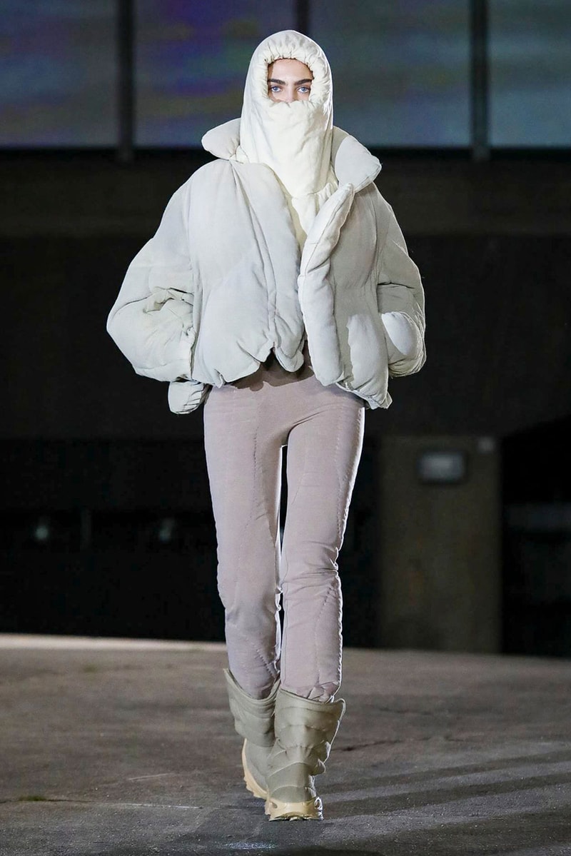イージー シーズン 8 YEEZY Season 8 Collection With Kanye, North West paris fashion week runway show presentation womenswear sandals slide clothing apparel