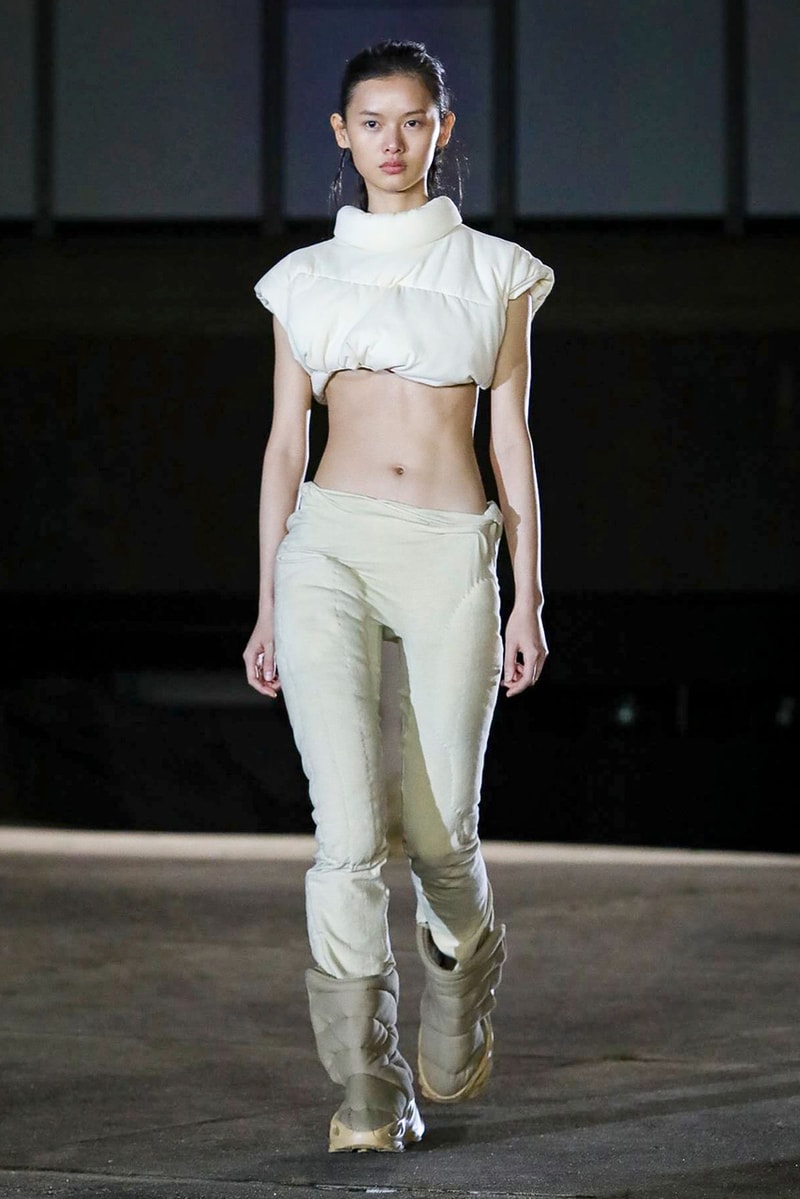 イージー シーズン 8 YEEZY Season 8 Collection With Kanye, North West paris fashion week runway show presentation womenswear sandals slide clothing apparel