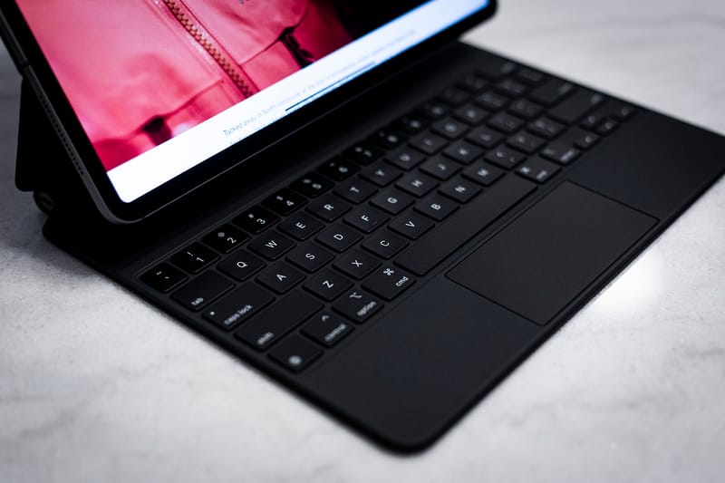 大人気限定SALEアップル　Apple アイパッドマジックキーボードMagic Keyboard キーボード
