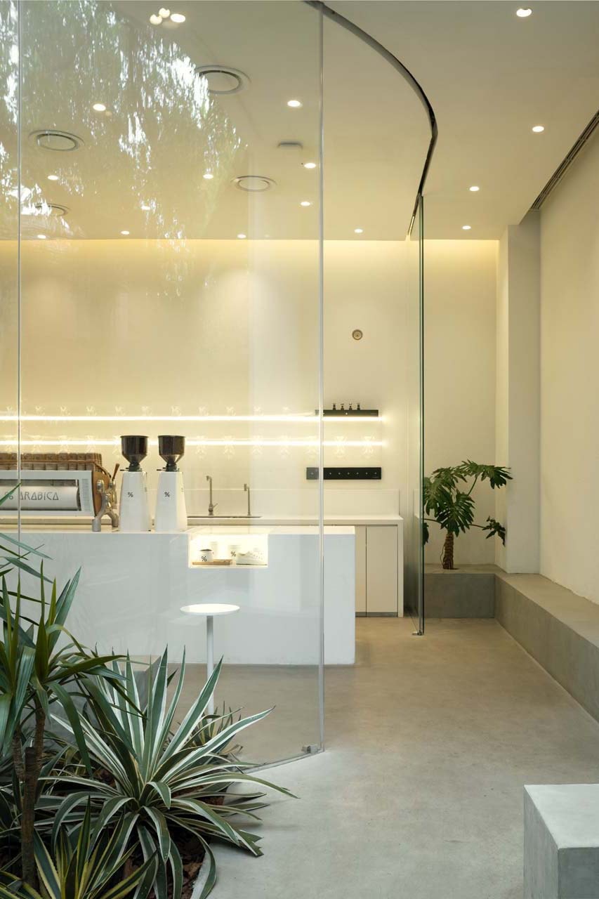 京都を拠点とする人気のコーヒーカンパニー ％Arabica 上海店がリニューアルオープン coffee shanghai china modern % arabica percent blue architecture studio 