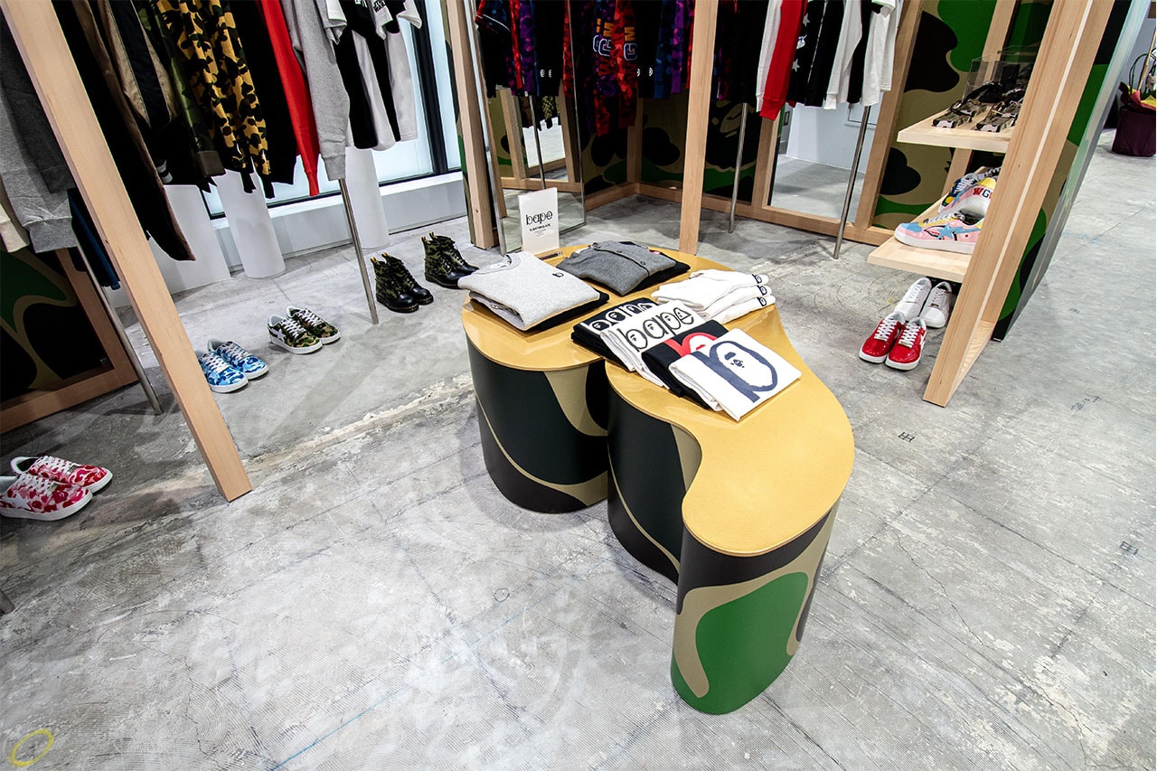 コムデギャルソン大阪内にベイプストアがオープン COMME des GARcONS BAPE Osaka Space menswear streetwear spring summer 2020 collection collaboration logo Rei Kawakubo Shinsaibashi april 