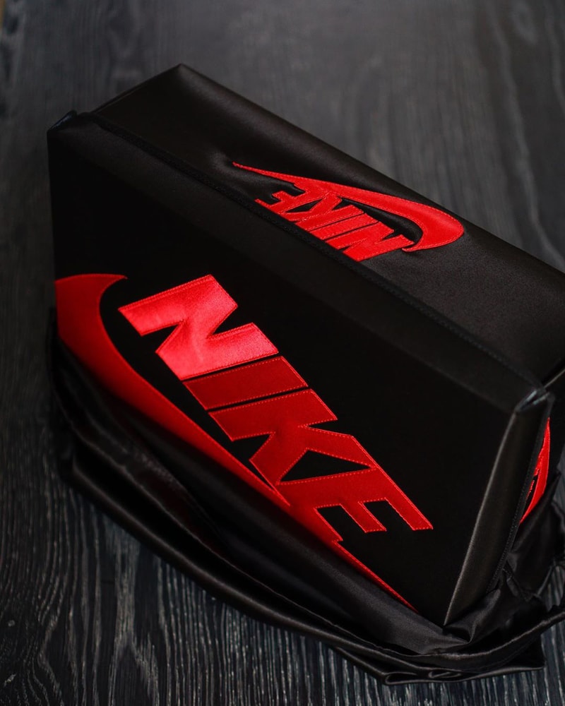 エアジョーダン 1  高級感溢れるブラックサテンのボックスが付属したカスタム Air Jordan 1 が登場 Custom Satin Air Jordan 1 Sneaker Box: Where to Buy Hoopfr3sh Custom Sneakers