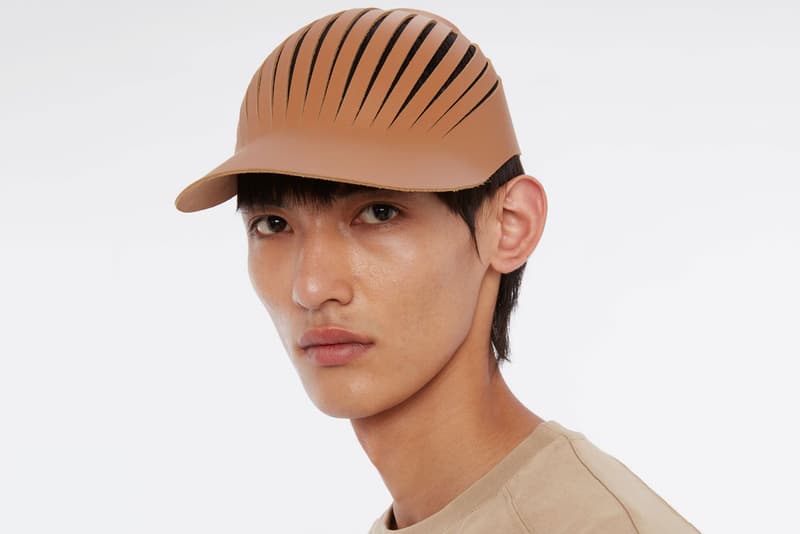 JW ANDERSON から遊び心のあるデザインを施したヘッドウェアが登場 JW Anderson Slit-Detailed Visor Hat