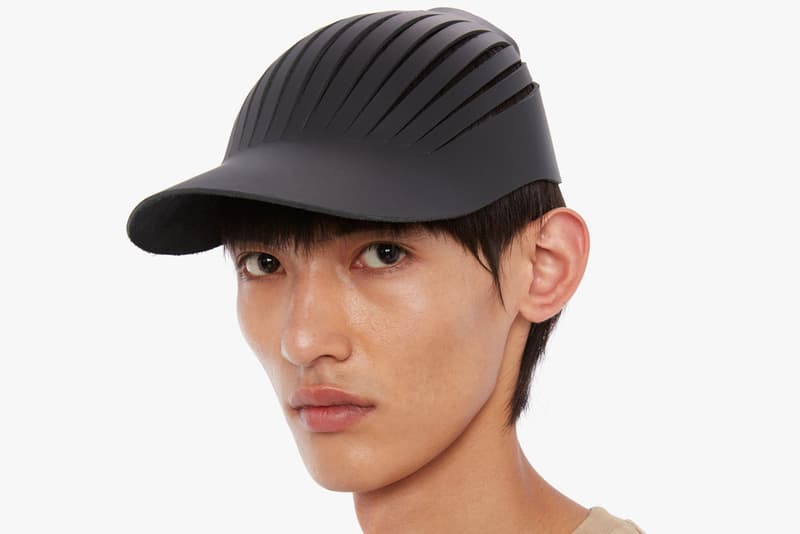 JW ANDERSON から遊び心のあるデザインを施したヘッドウェアが登場 JW Anderson Slit-Detailed Visor Hat