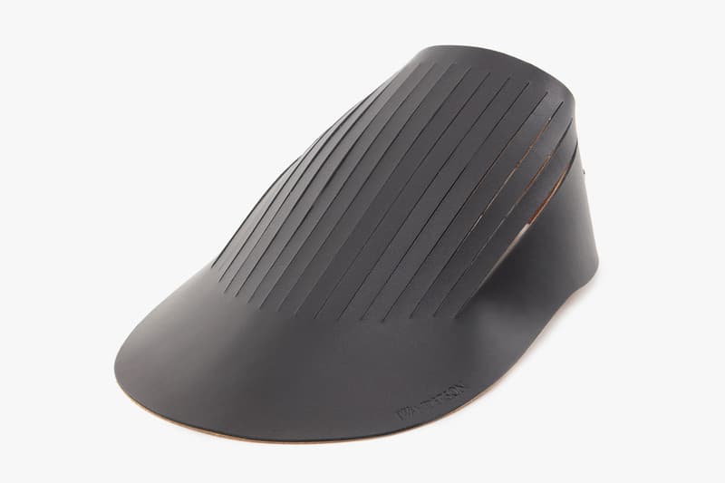 JW ANDERSON から遊び心のあるデザインを施したヘッドウェアが登場 JW Anderson Slit-Detailed Visor Hat