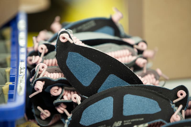ニューバランス New Balance が米国内の工場で週に最大10万個の医療用マスクを生産中 New Balance Scaling Production of General-Use Personal Protective Equipment COVID-19 Coronavirus USA Manufacturing Methods PPE Medical Institutions R&D 100,000 Units A Week