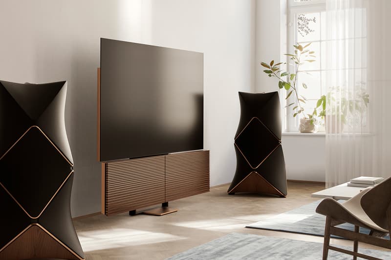 バング&オルフセン Bang & Olufsen が世界初の 8K 対応の有機 EL テレビ をリリース Bang & Olufsen Beovision Harmony 88-inch TV $49,000 USD Luxury Cinematic Experience Lounge Home Cinema Television OLED 8K ScreensLG Electronics