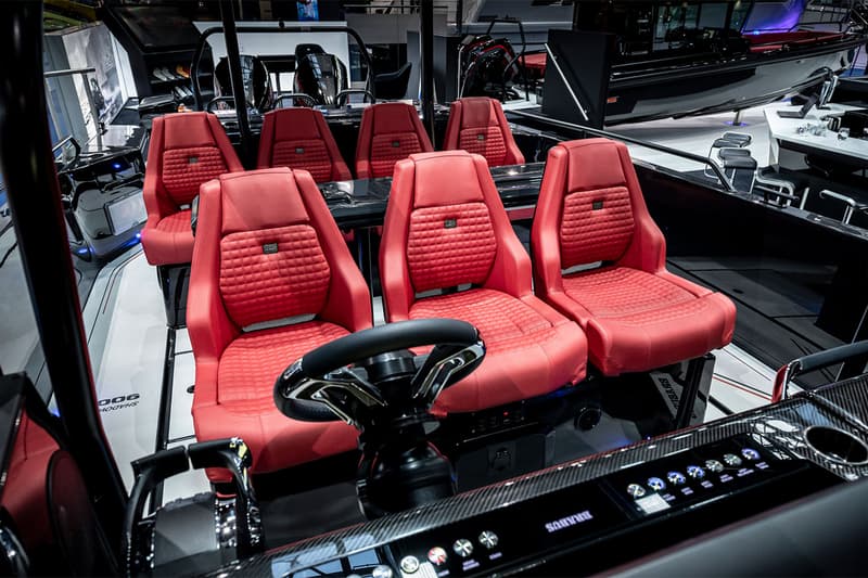 ブラバス シャドウ 900 “ブラックオプス” 漆黒 Brabus が限定37台のプレミアムボート Shadow 900 “Black-Ops” を発売 brabus marine shadow 900 horsepower black ops limited edition speedboat boats sailing